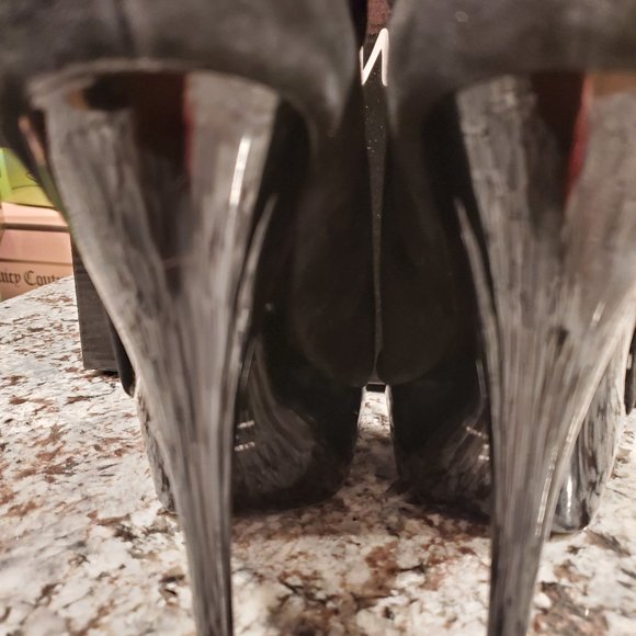 Luichiny Nicka Bee Suede booties NIB - Picture 3 of 8